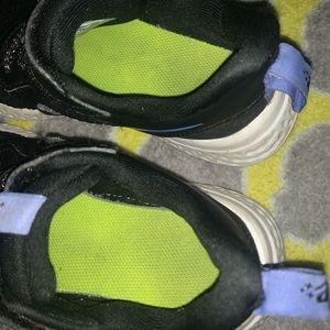 11C Nike tennis blue and black